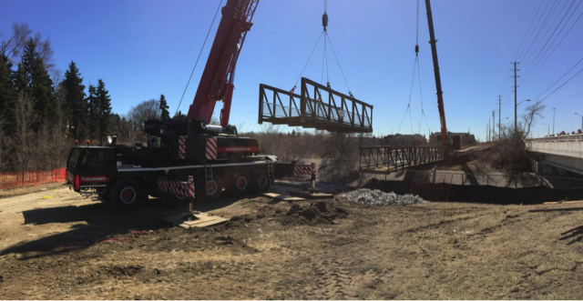 Installation of pedestrian bridge in Toronto
